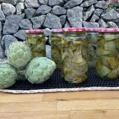 Alcachofas frescas y en conserva, listas para deliciosas recetas con alcachofas de bote.