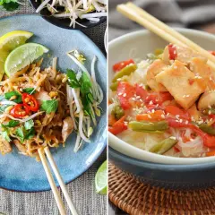 Dos platos de fideos de arroz: uno estilo Pad Thai con pollo, brotes y cacahuetes; otro con pollo, pimientos y judías verdes.