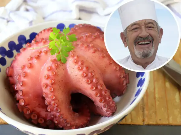 Pulpo a la gallega listo para servir, con un chef sonriente al fondo.